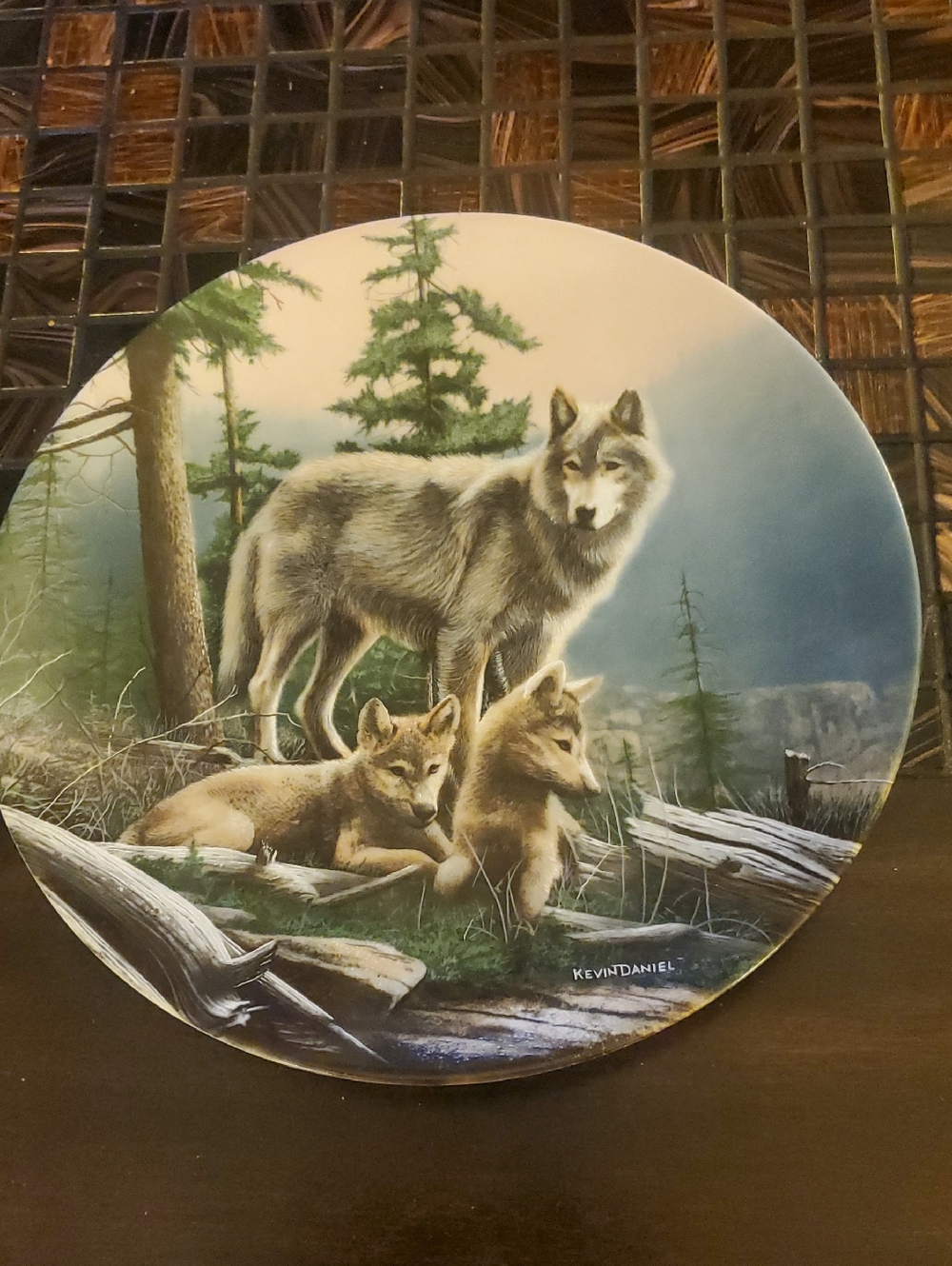 Wolf Family Decorative Collector Plate - Kevin Daniels